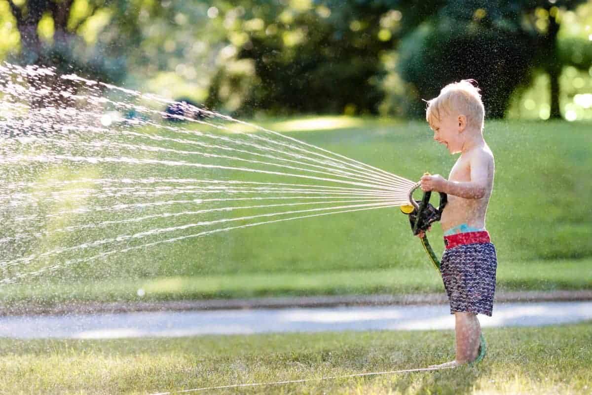How to take amazing sprinkler photos of kids