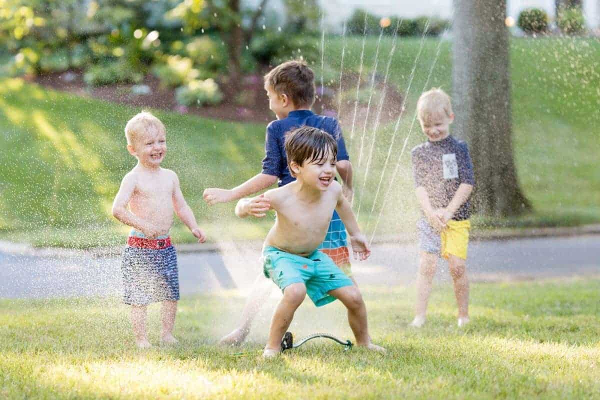 How to take great photos of kids playing in the sprinkler