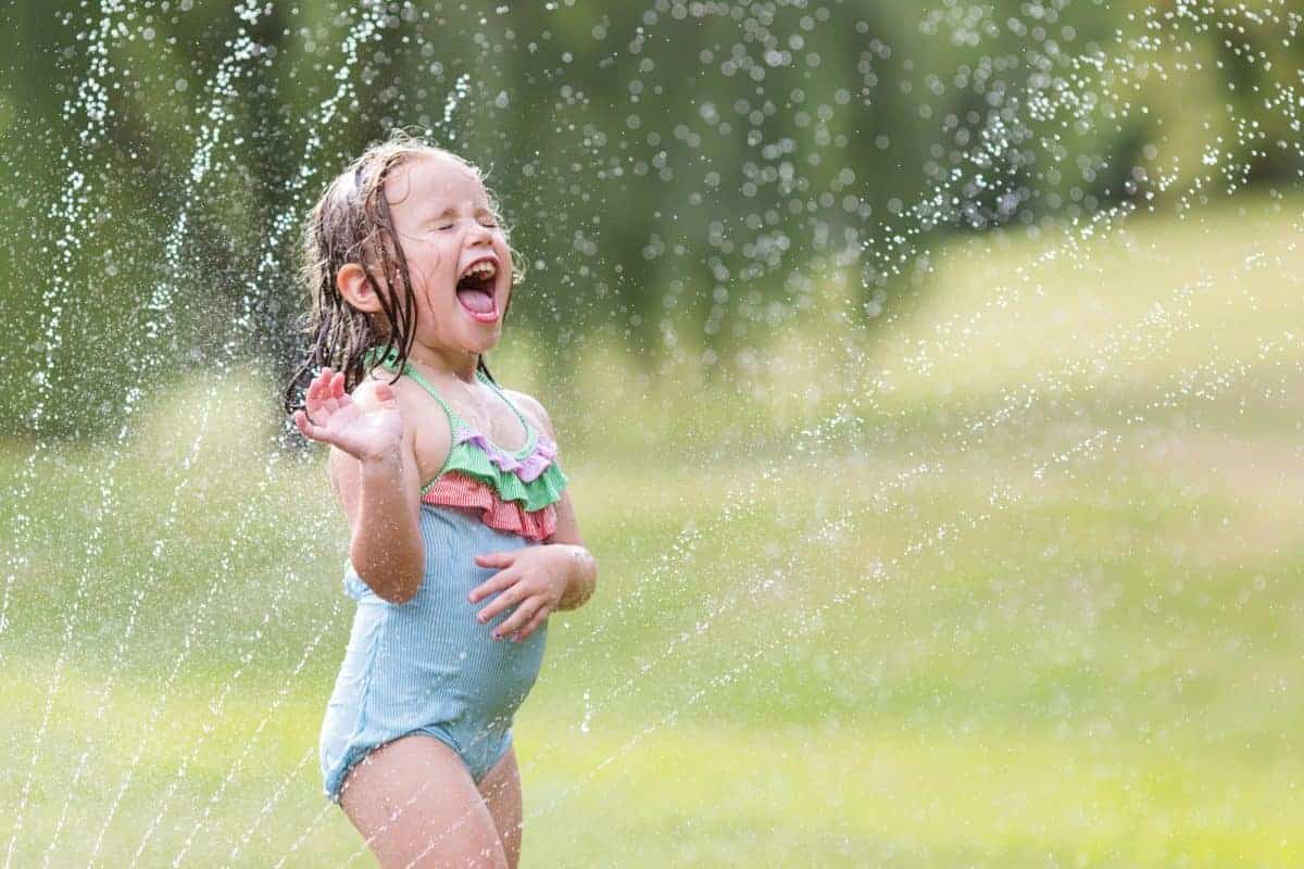 Tips for taking amazing sprinkler photos of kids
