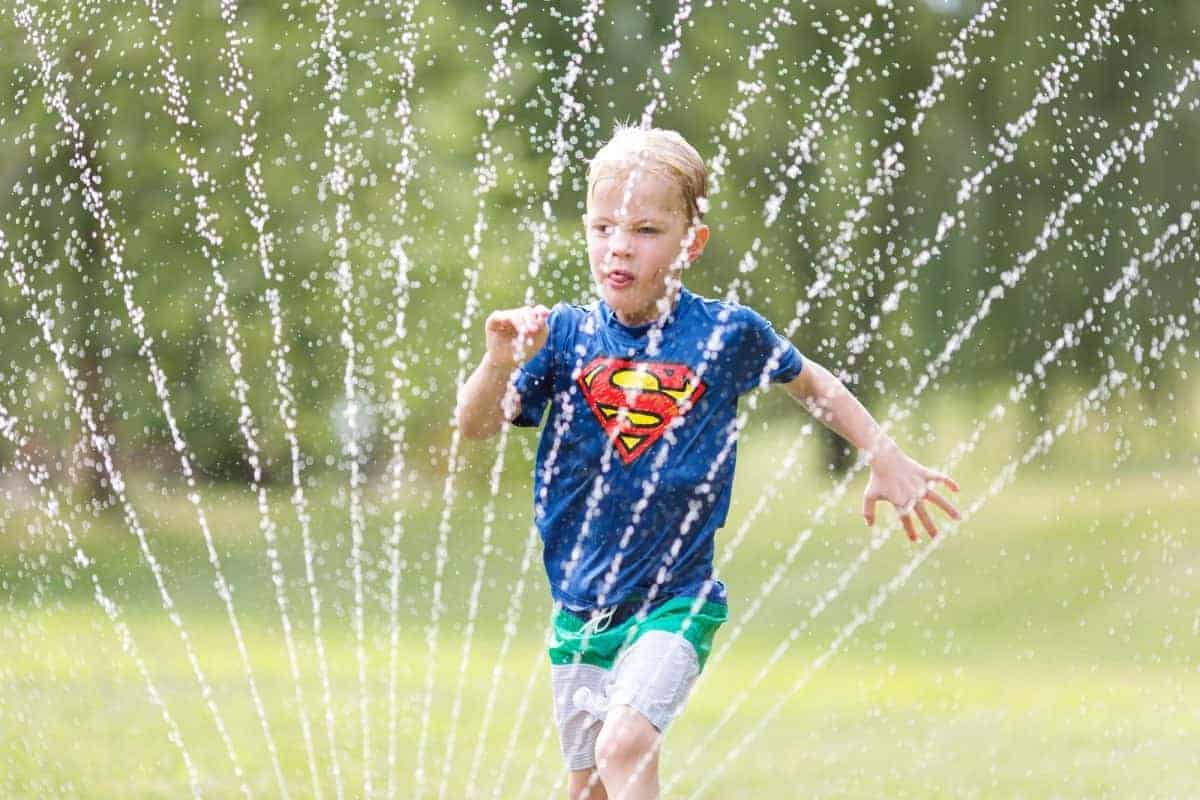 taking great sprinkler photos of kids