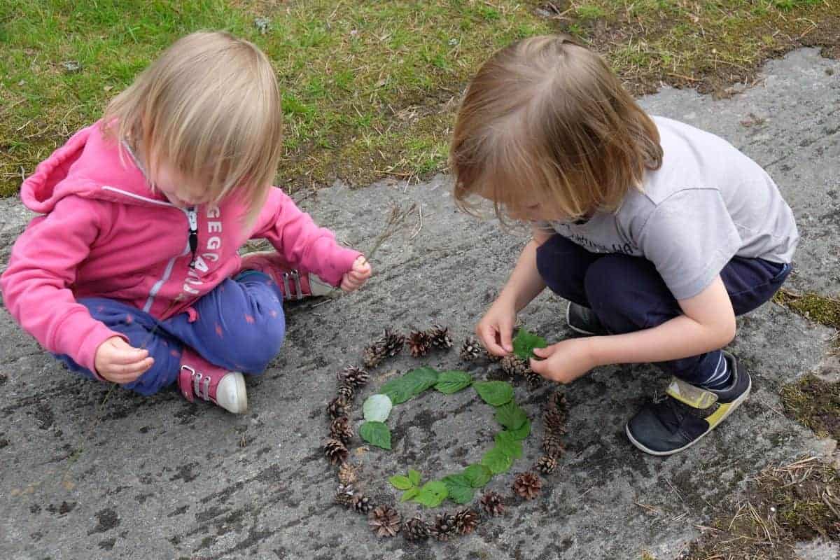 nature mandalas with kids from pine cones and leaves