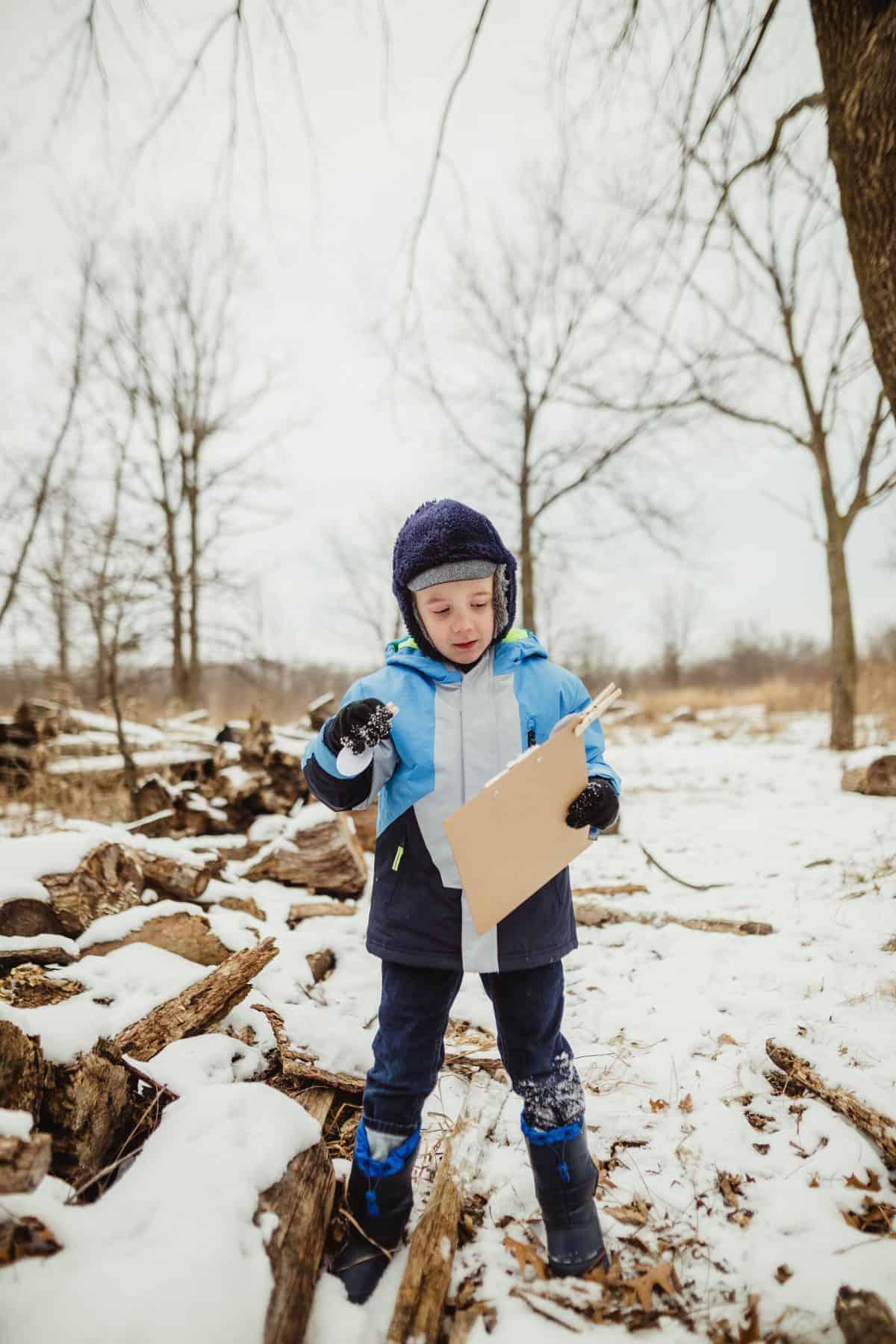 winter scavenger hunt for kids outdoors