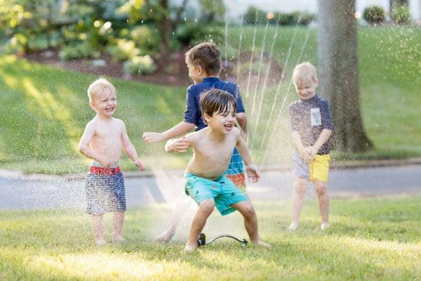 6 Tips for Capturing Amazing Sprinkler Photos of your Kids