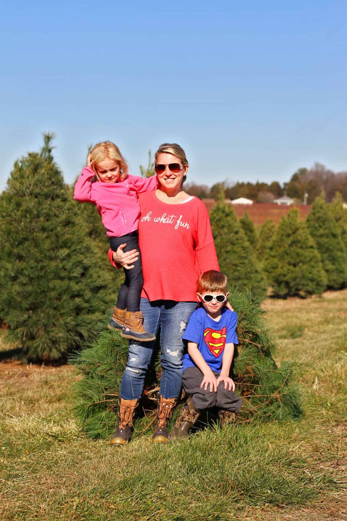 Comment couper votre propre arbre de Noël avec les enfants