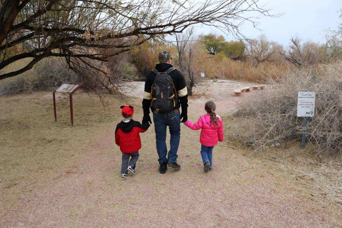 desert hiking with toddlers