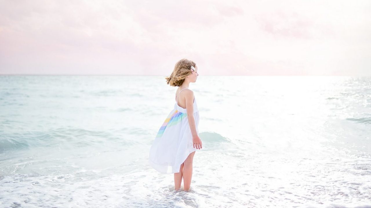 10 Tips For Taking Amazing Photos Of Your Kids At The Beach