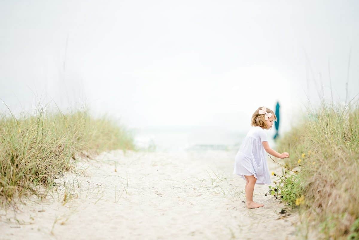 10 Tips for Taking Amazing Photos of Your Kids at the Beach