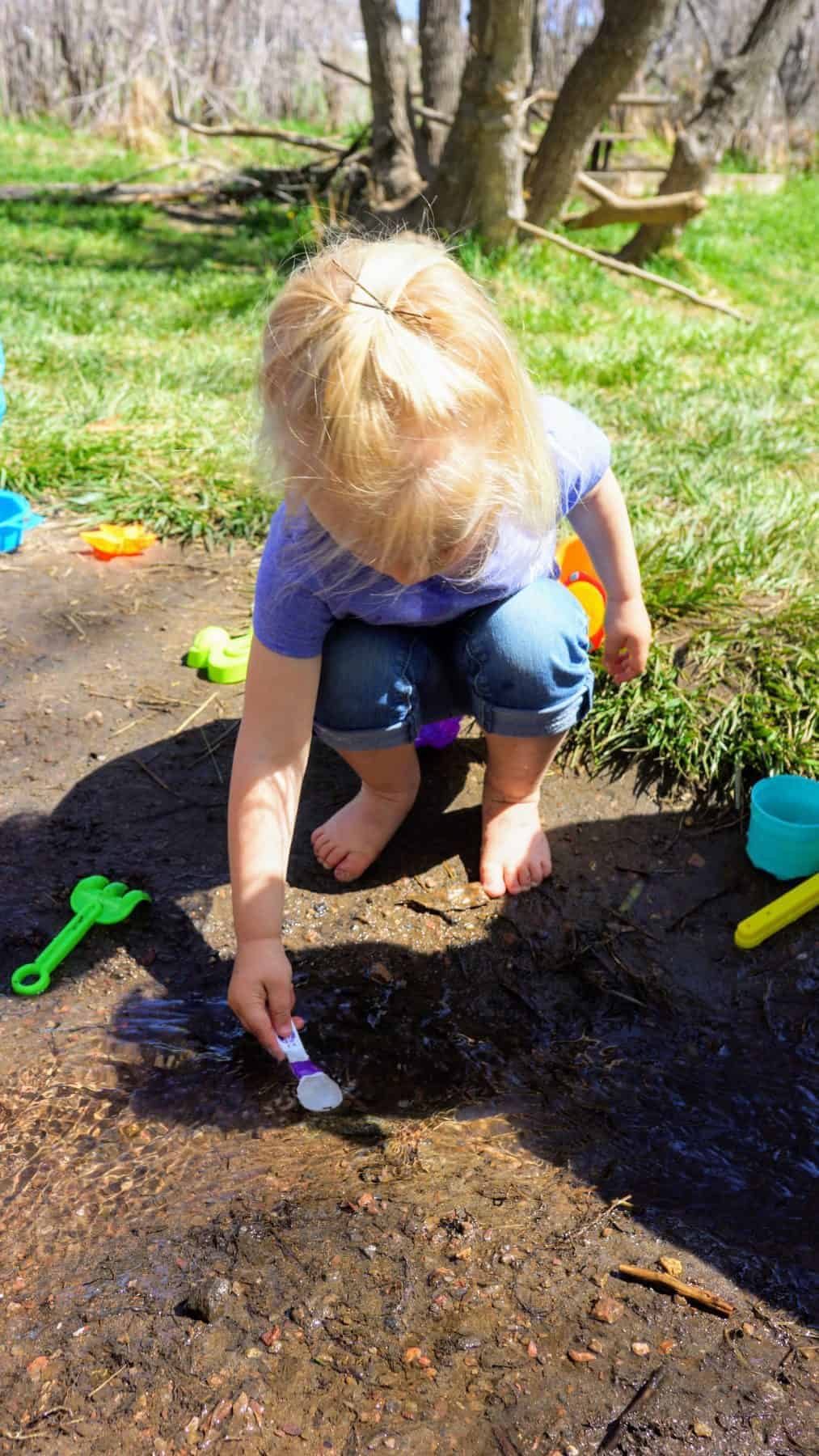 how to have a sensory experience outdoors for kids
