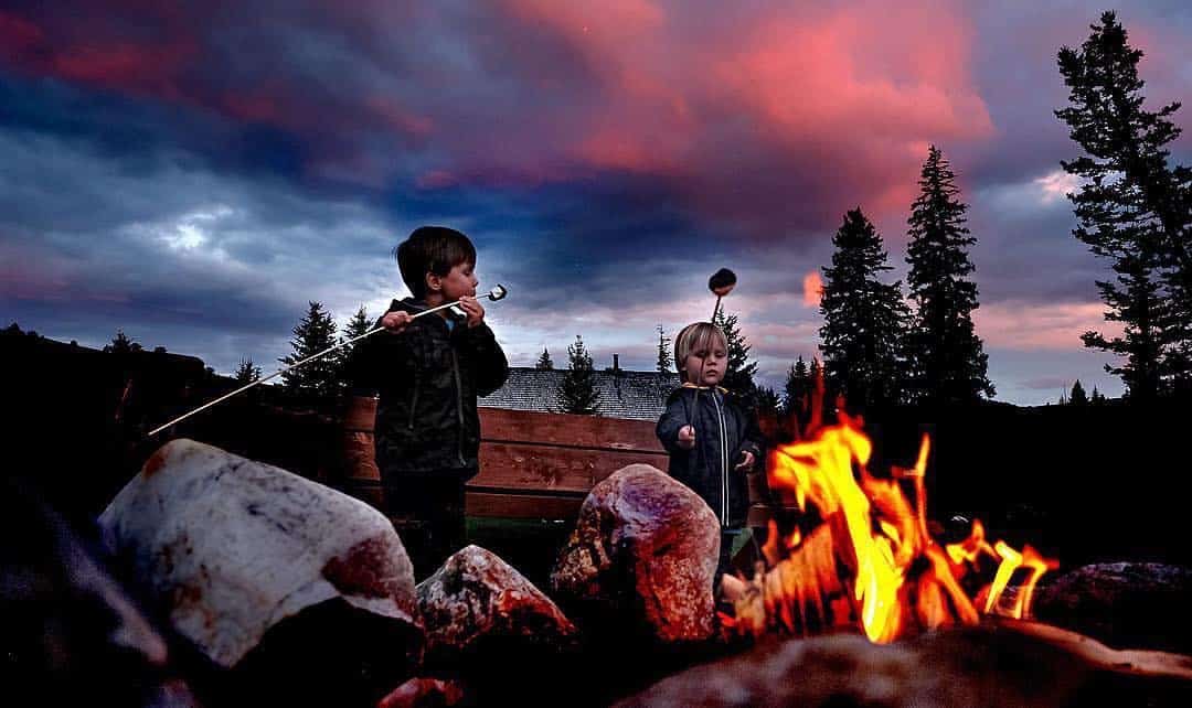 ultimate list of things to do outside in the fall - roast marshmallows