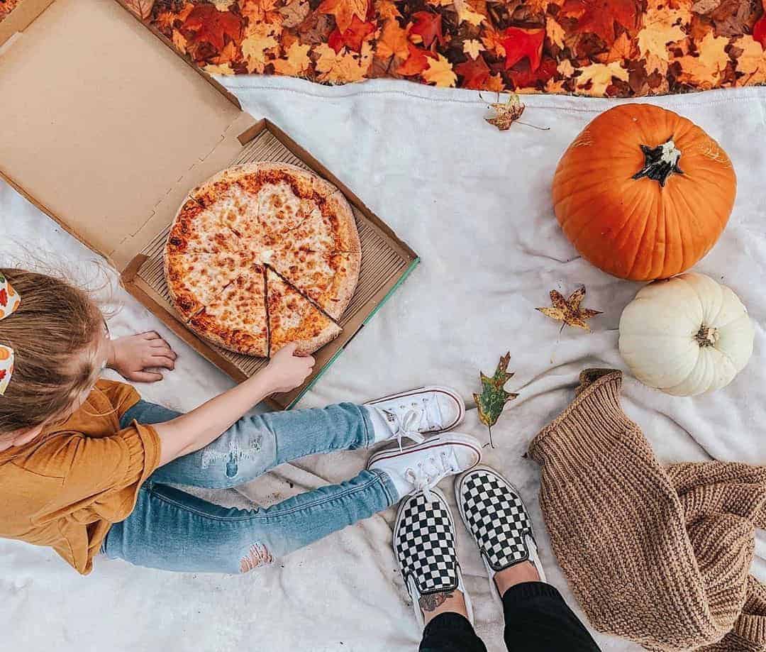 fall outings with kids - pizza picnic in the park