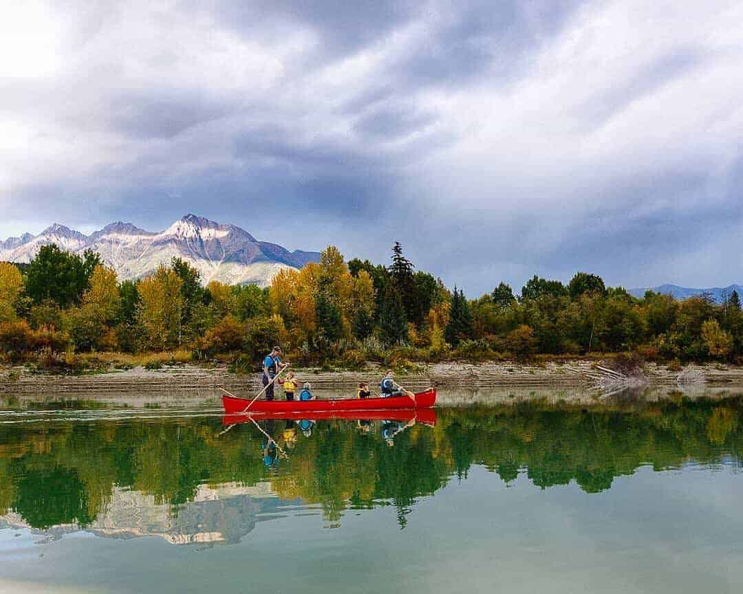 fall family activities & outdoor adventures - go canoeing or kayaking