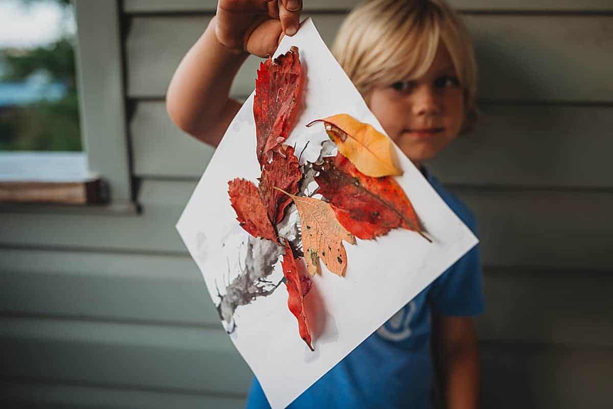 fall art activities for kids - making leaf art