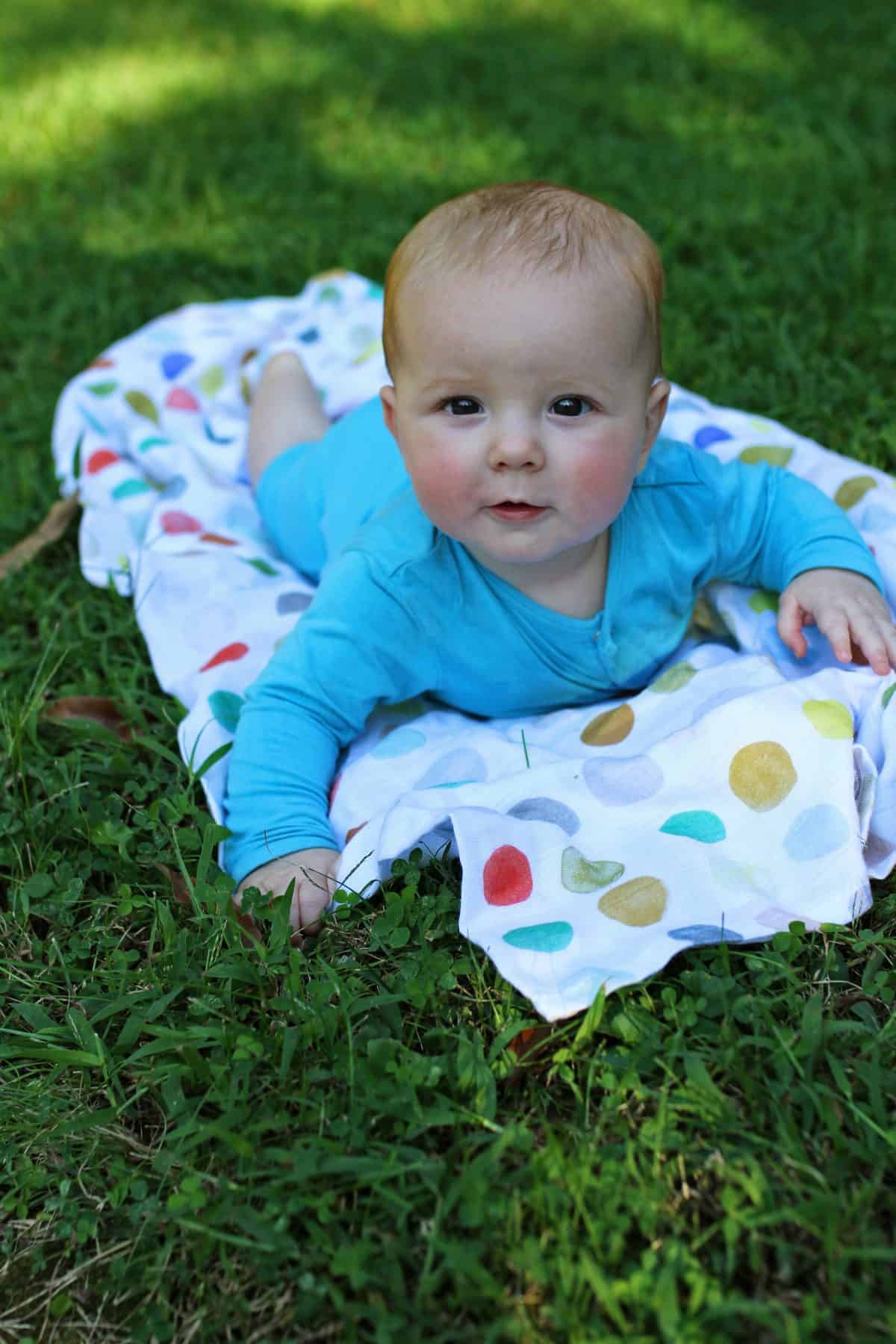 outdoor tummy time - easy outdoor activities for baby