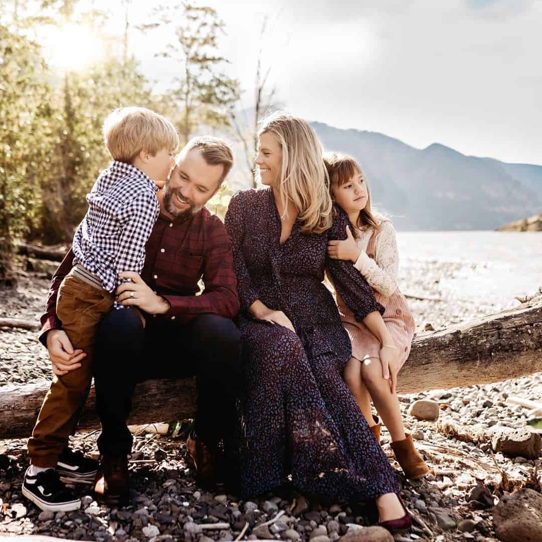 Chose an amazing location for your fall outdoor family photos