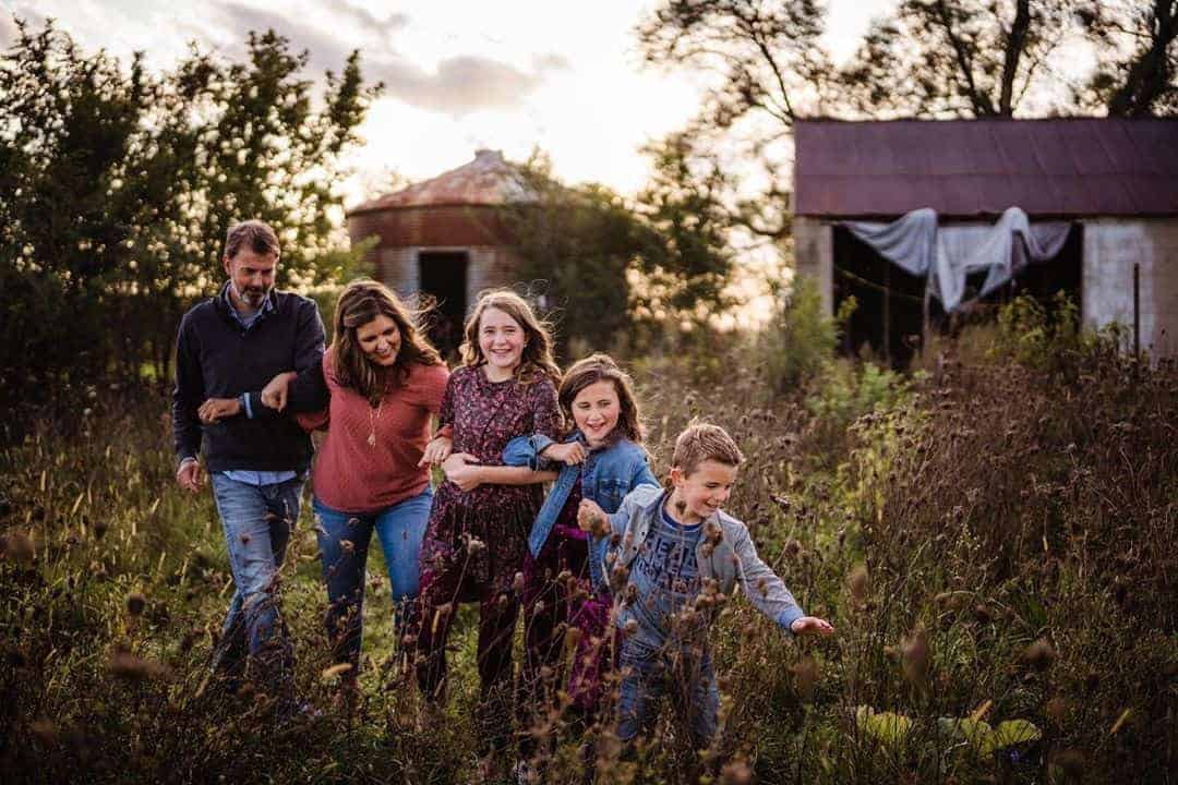 Great Smoky Mountain Family Photos | Family photoshoot poses, Big family  photos, Fall family portraits
