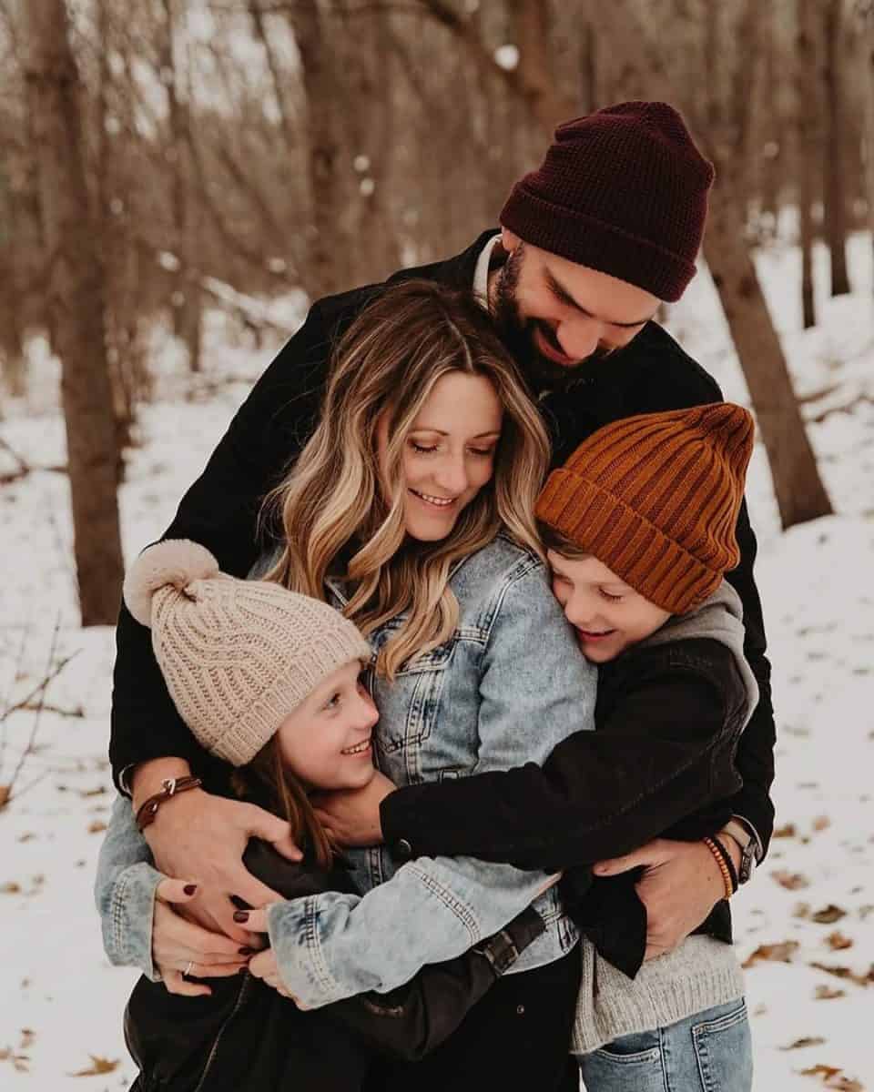 5 Stunning Winter Maternity Photo Shoot Ideas For Stylish Moms-to-Be! -  Praise Wedding