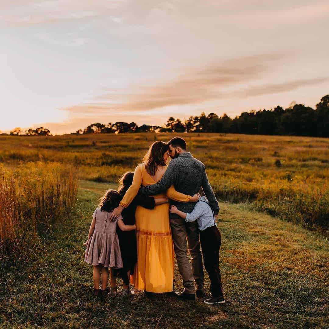 17 Best Family Photo Poses for Your Next Session