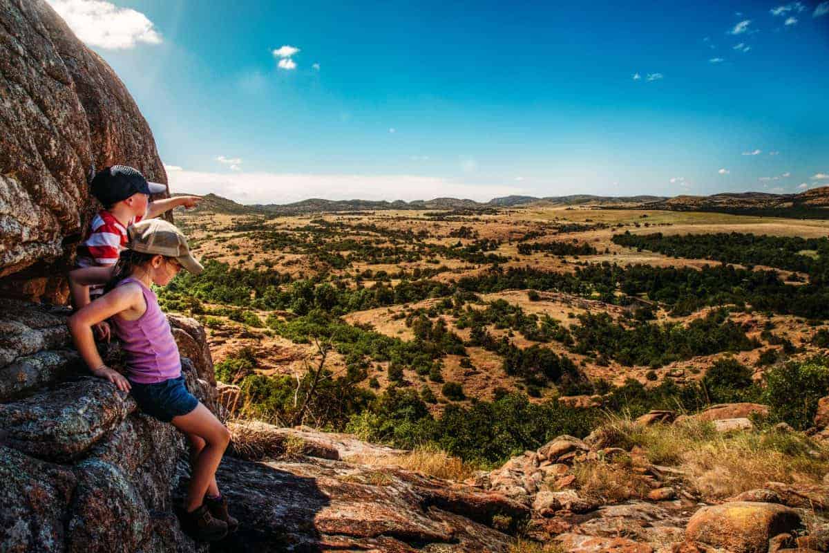 tips for photographing family hikes