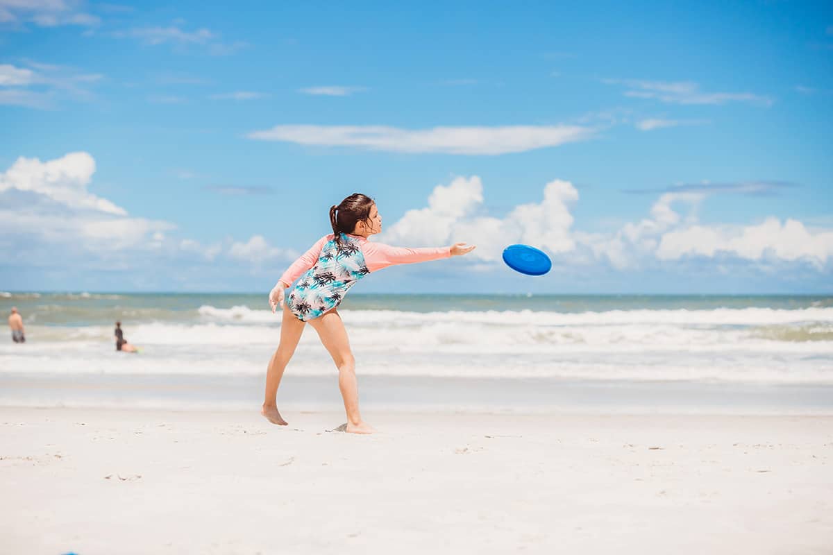 what to take to the beach for kids to play with