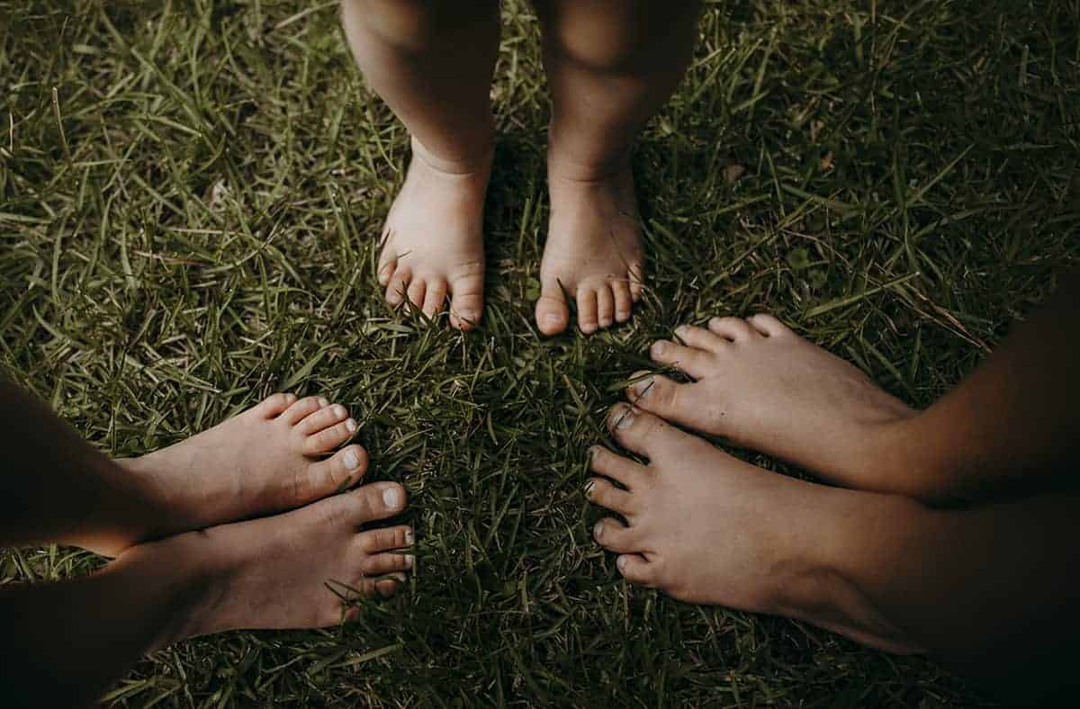 grounding with kids - ideas and benefits