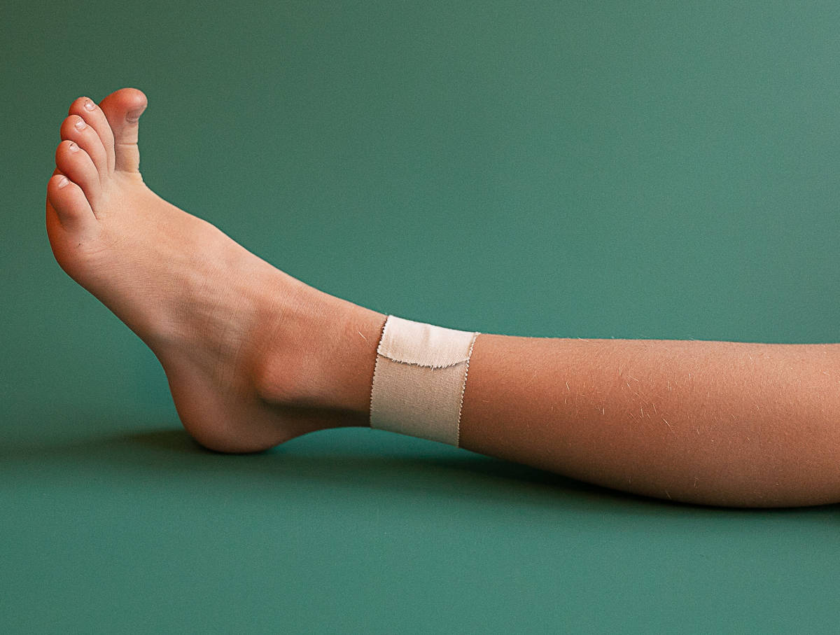 Teaching Children First Aid - How to Splint a Sprained Ankle 