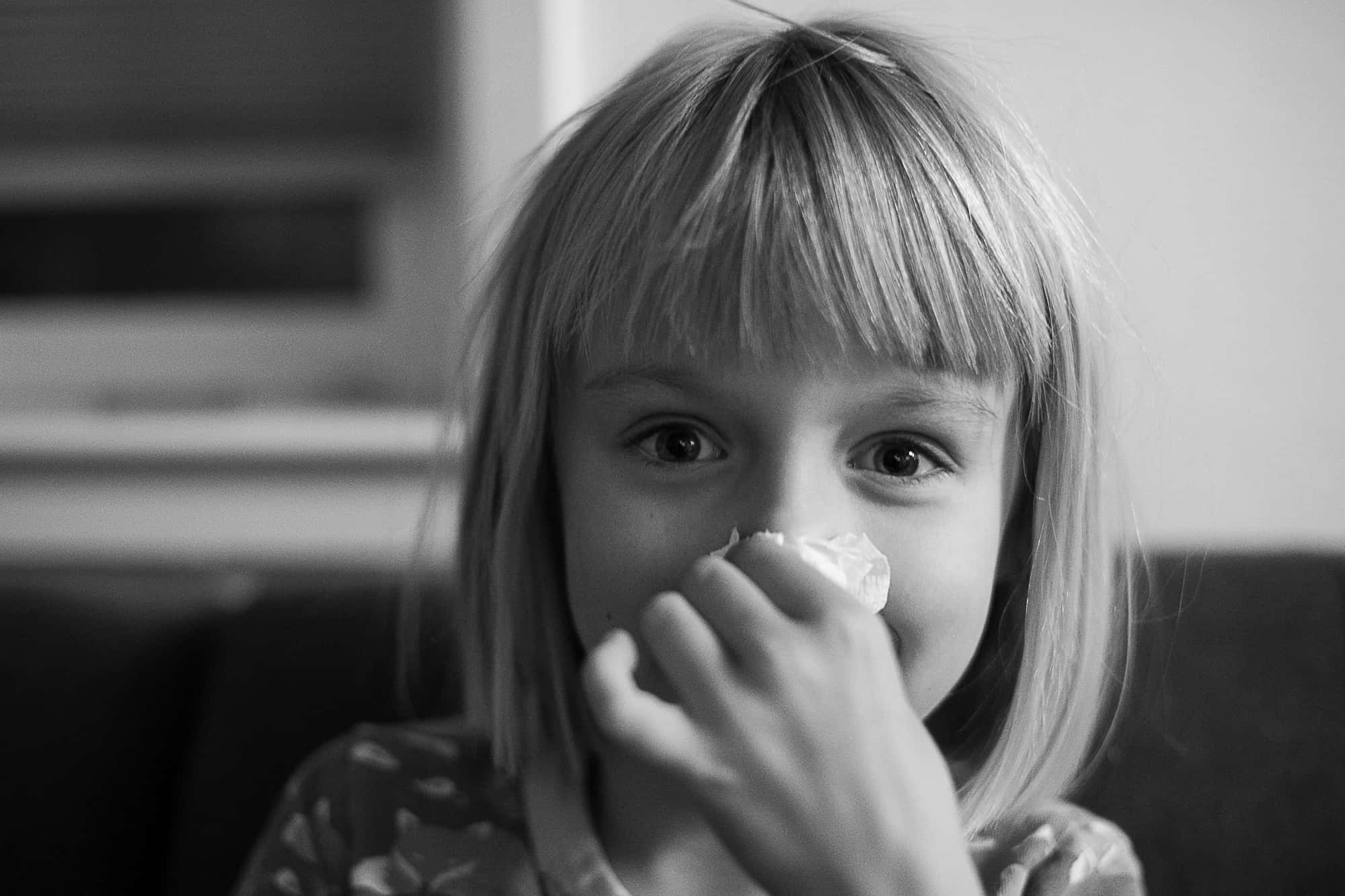 How to stop a nose bleed safely and effectively (first aid tips for kids)