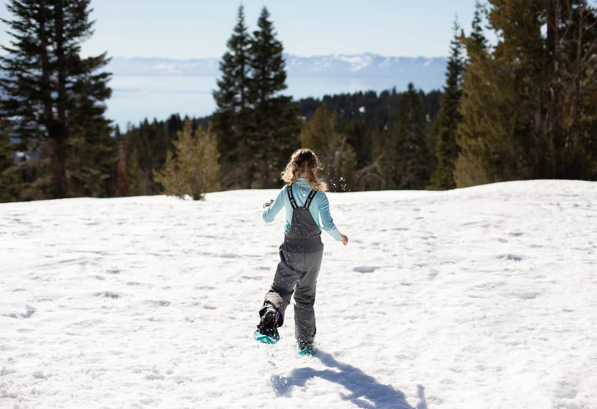 How to dress when snowshoeing with kids