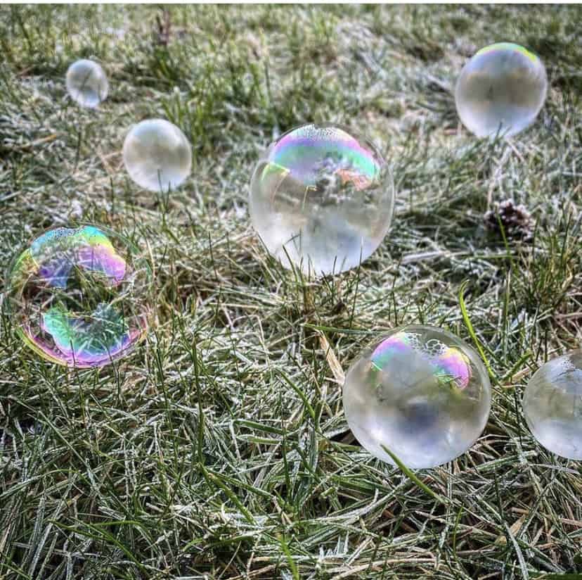 How to make frozen bubbles - snow day activities