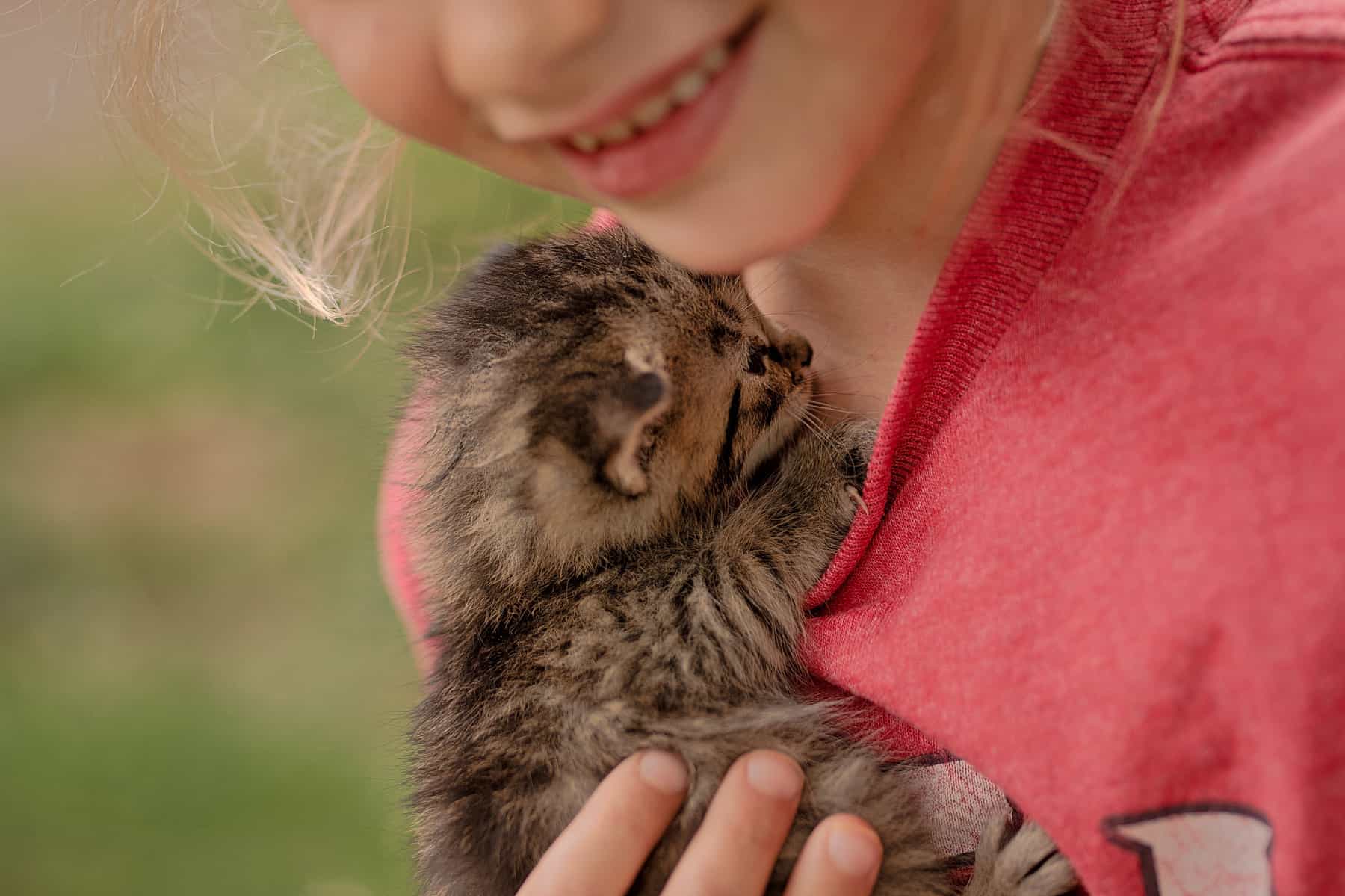 girl and kitten