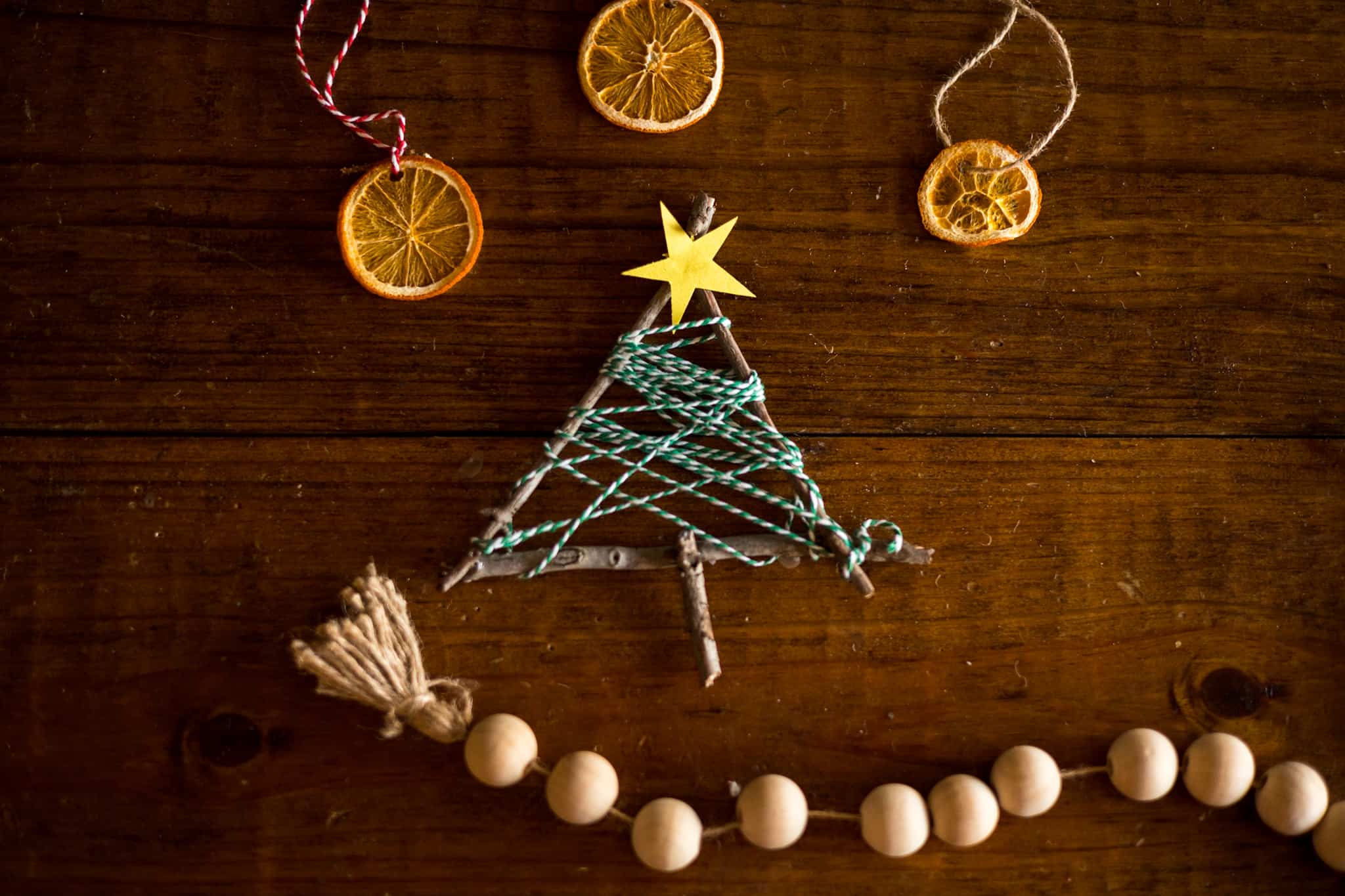 DIY Yarn-Filled Clear Ball Christmas Ornaments Idea