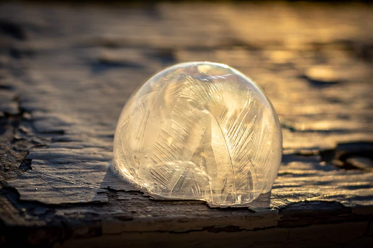 How to create remarkable frozen bubbles in winter