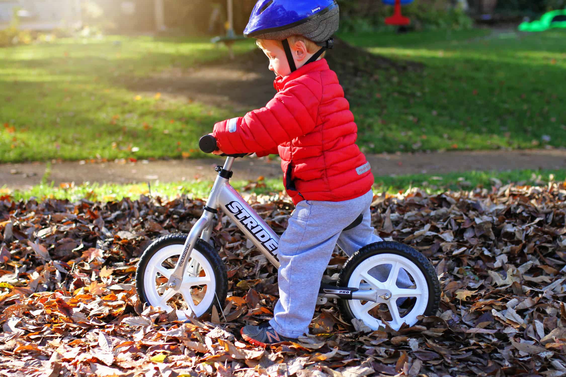 YOUQIQU Balance Bike 12 Toddler Baby Balance Bike High-end Magnesium Alloy Frame Blue, Black, White Kids Balance Bike for 2 3 4 5 6 Year Old Boys and Girls EVA Foam Or Air Rubber Tires 