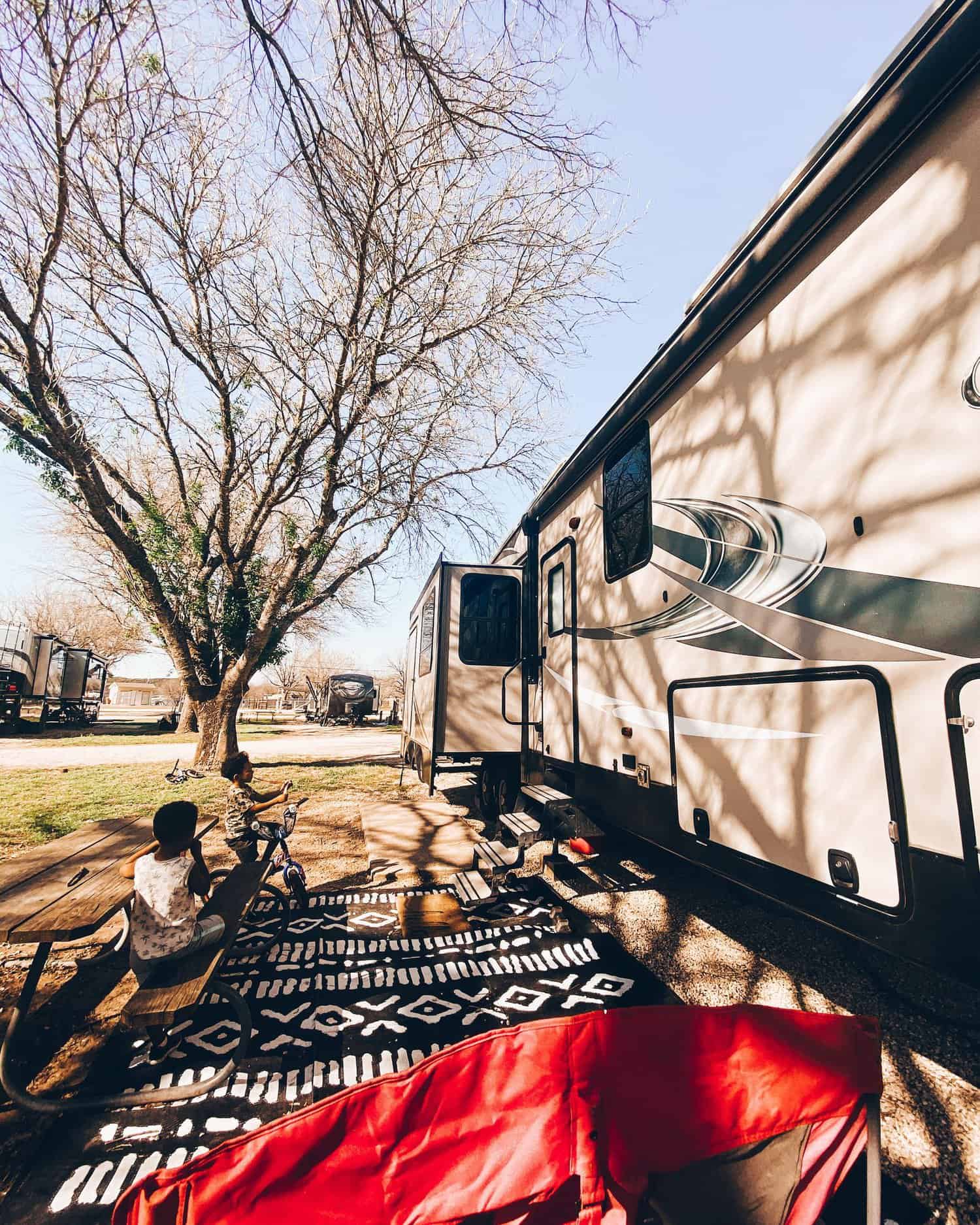 GREAT STORAGE TIP! -Grab some flexible @ziploc storage totes. #camping  #campingtips #RVlife #ziploc 