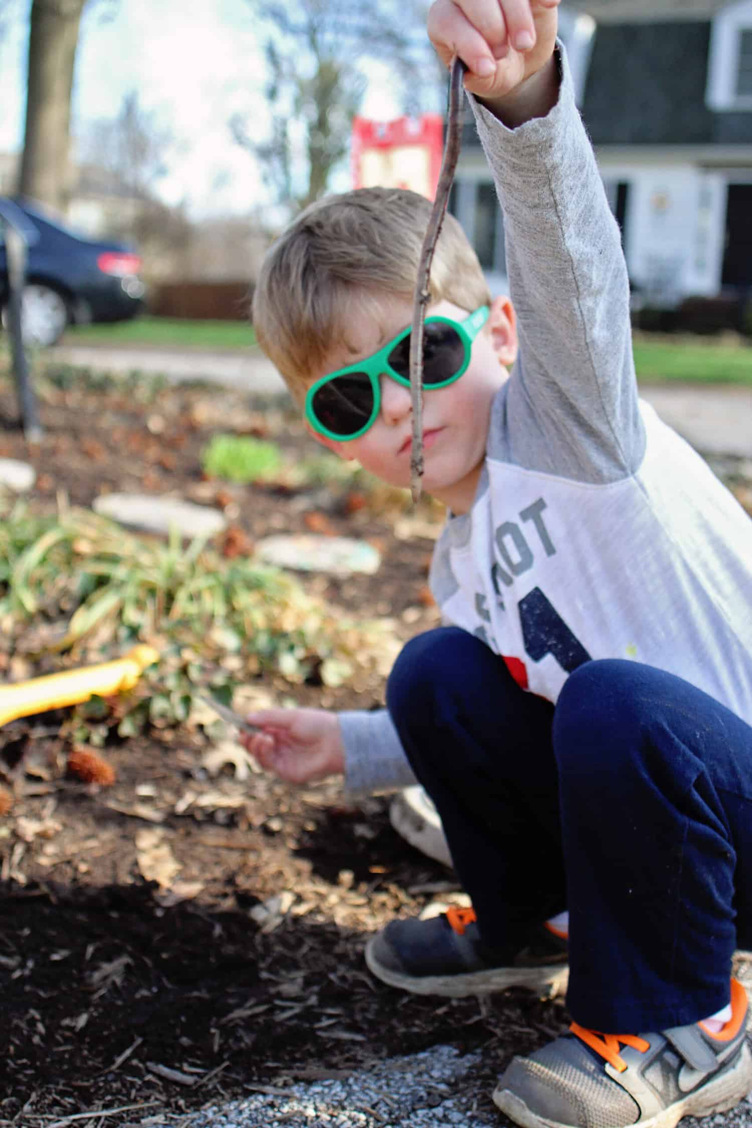 teaching kids math skills through measuring worms