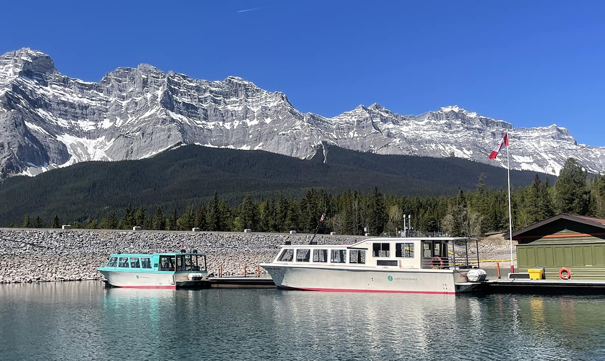 Lake Minnewanka boat cruise in Banff 