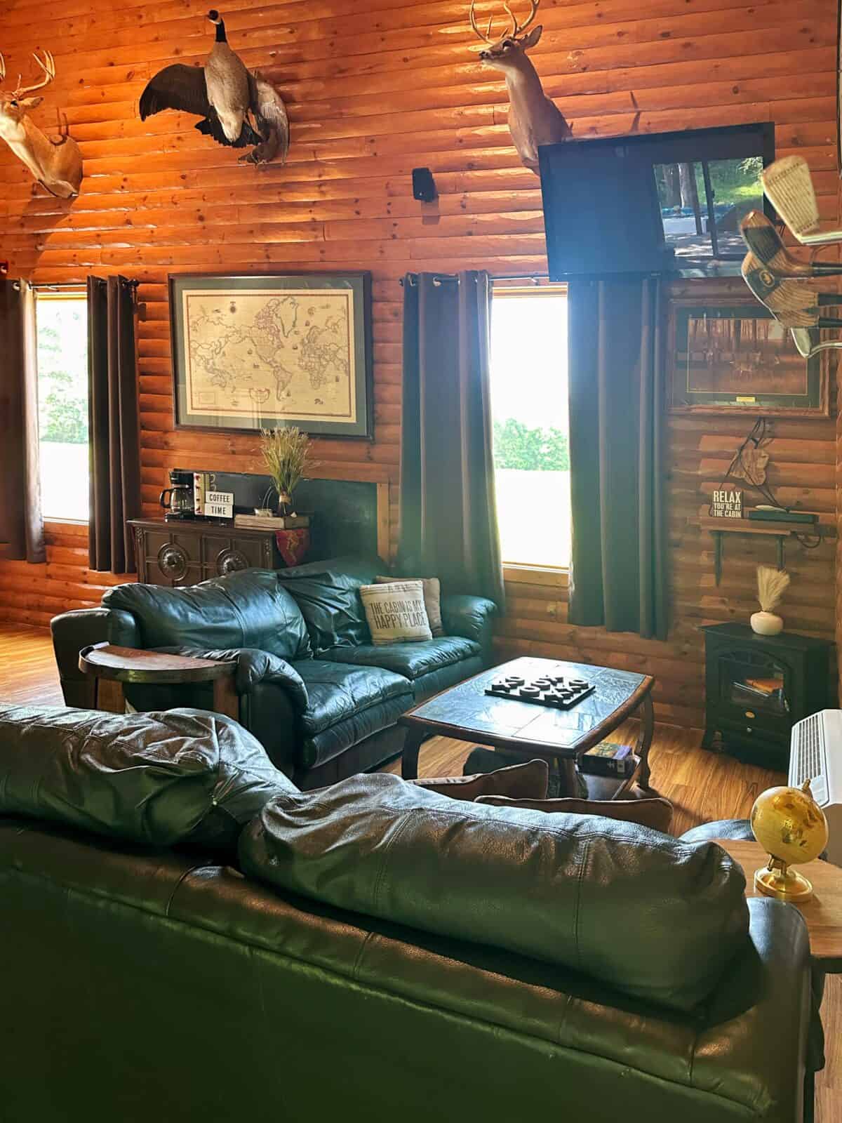 Little Cabin in the Woods - AirBNB - Murphysboro