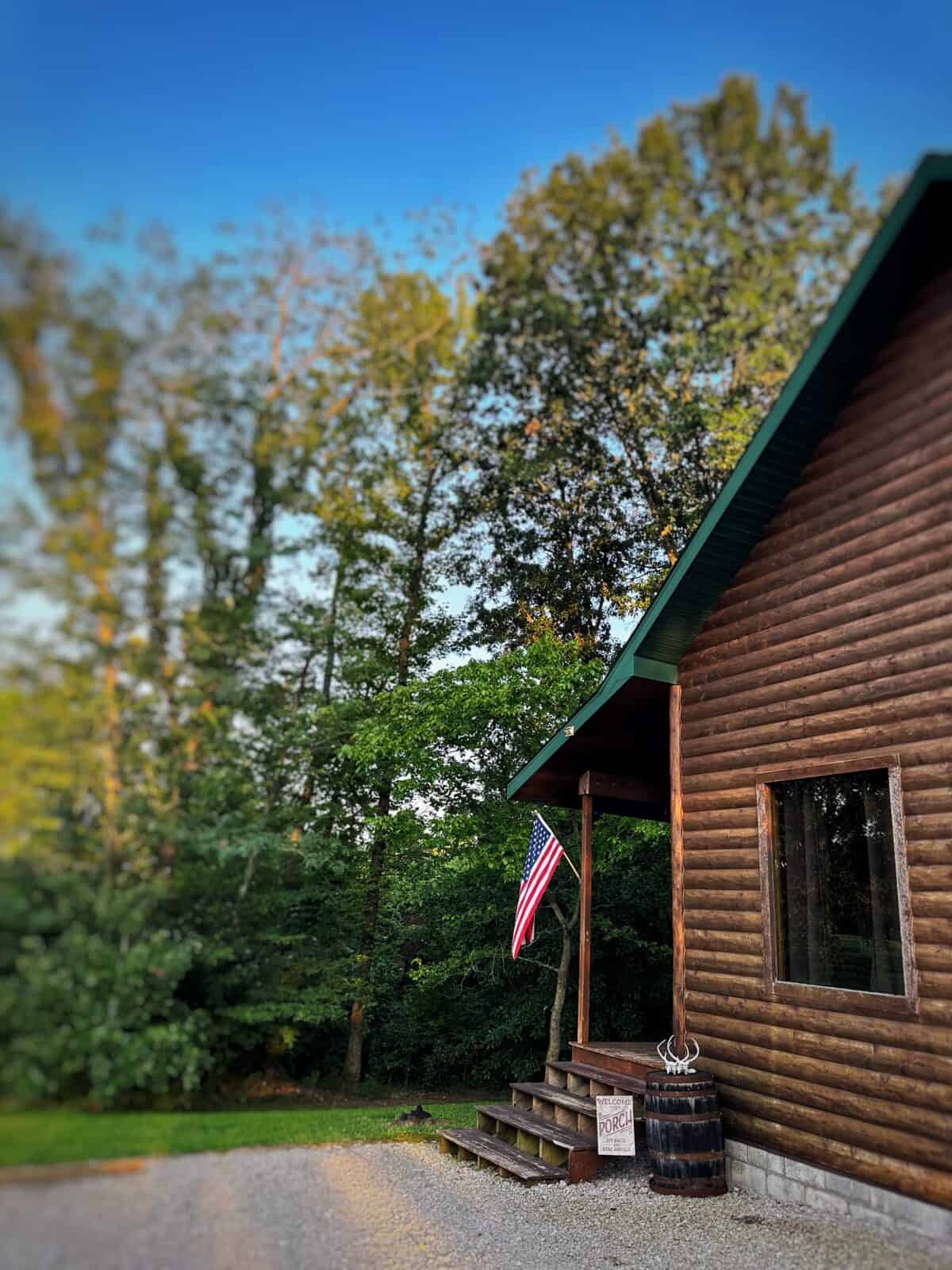 Little Cabin in the Woods - AirBNB - Murphysboro